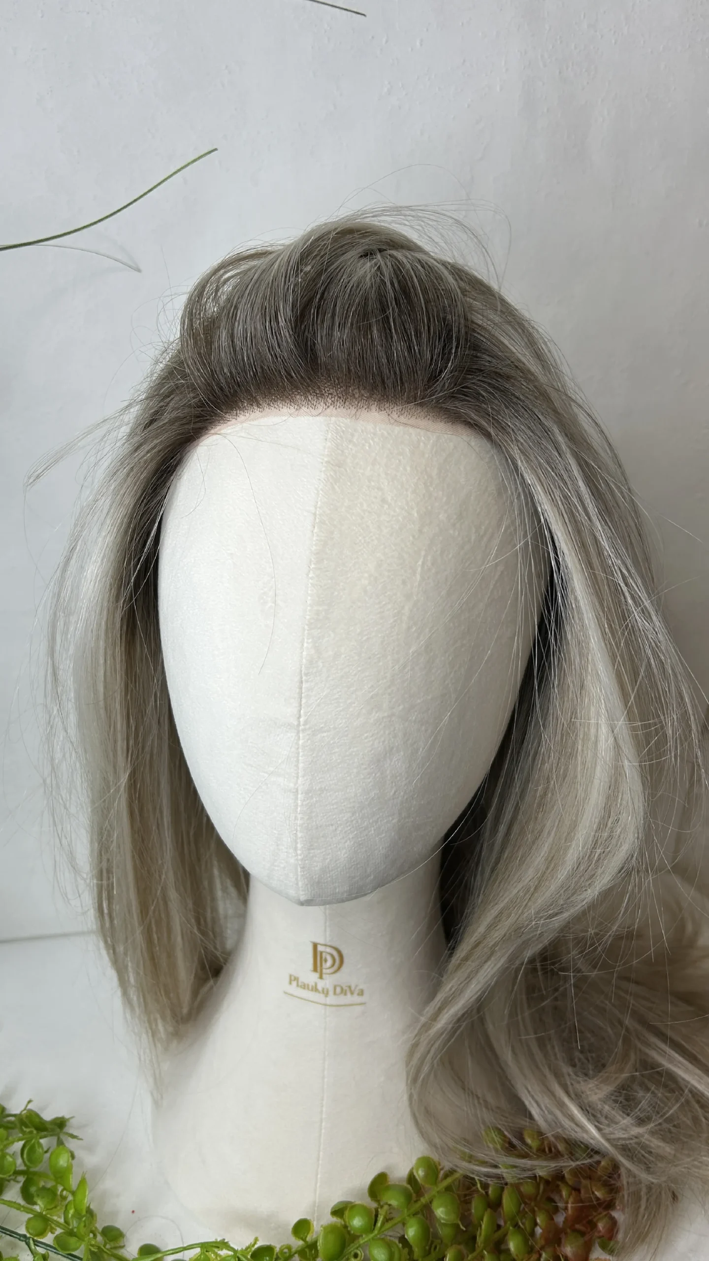 GLOWFIBER Perukas Jenifer šaltas blondas - Image 4