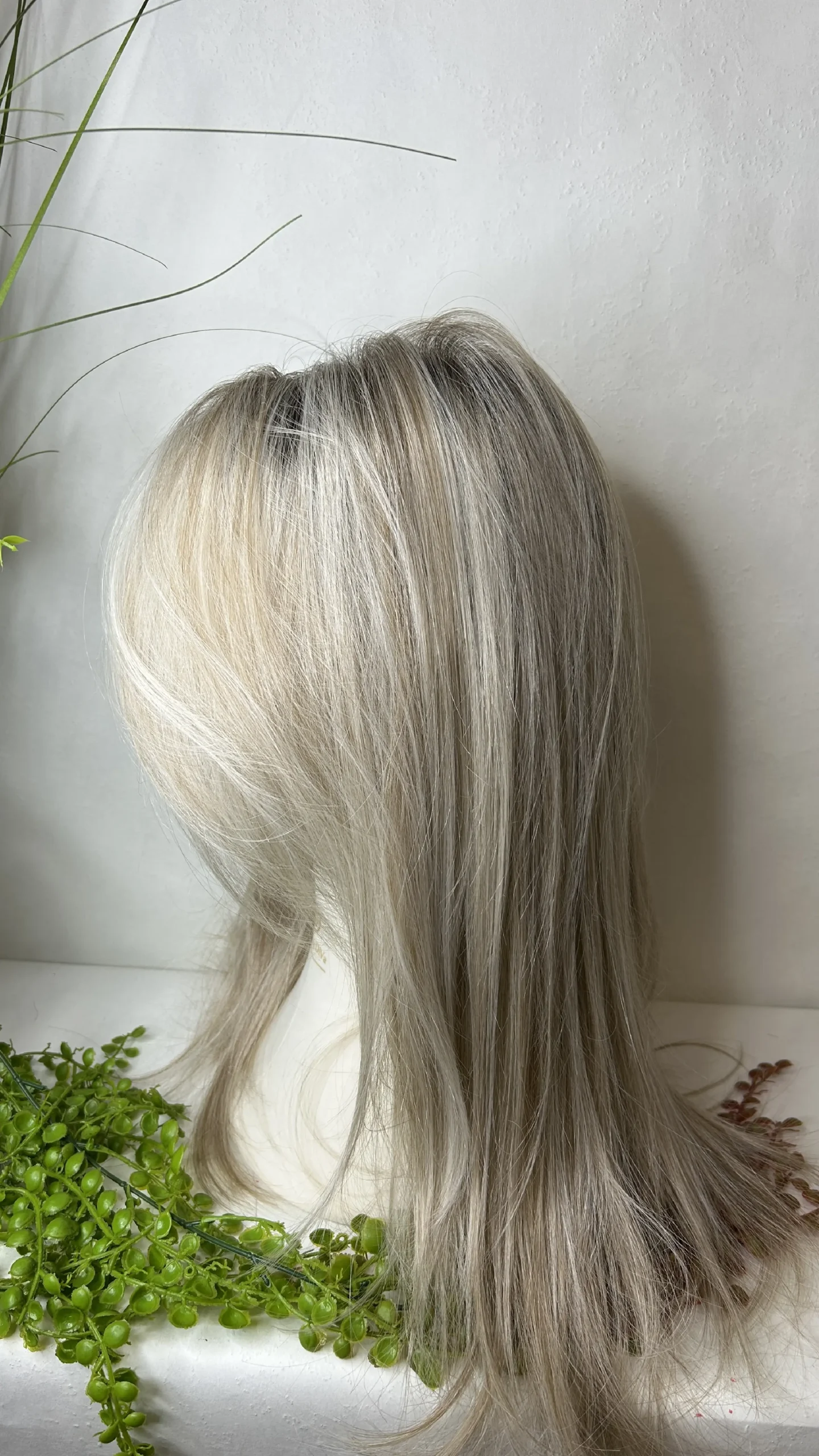 GLOWFIBER Perukas Jenifer šaltas blondas - Image 2