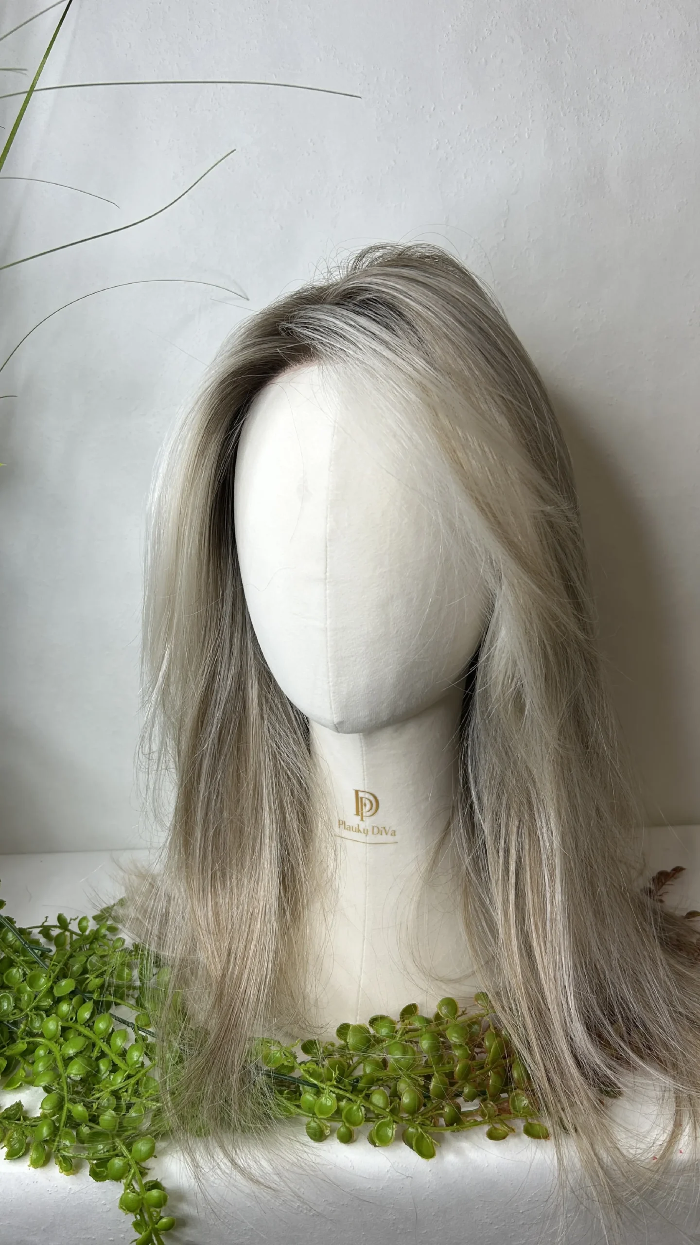 GLOWFIBER Perukas Jenifer šaltas blondas