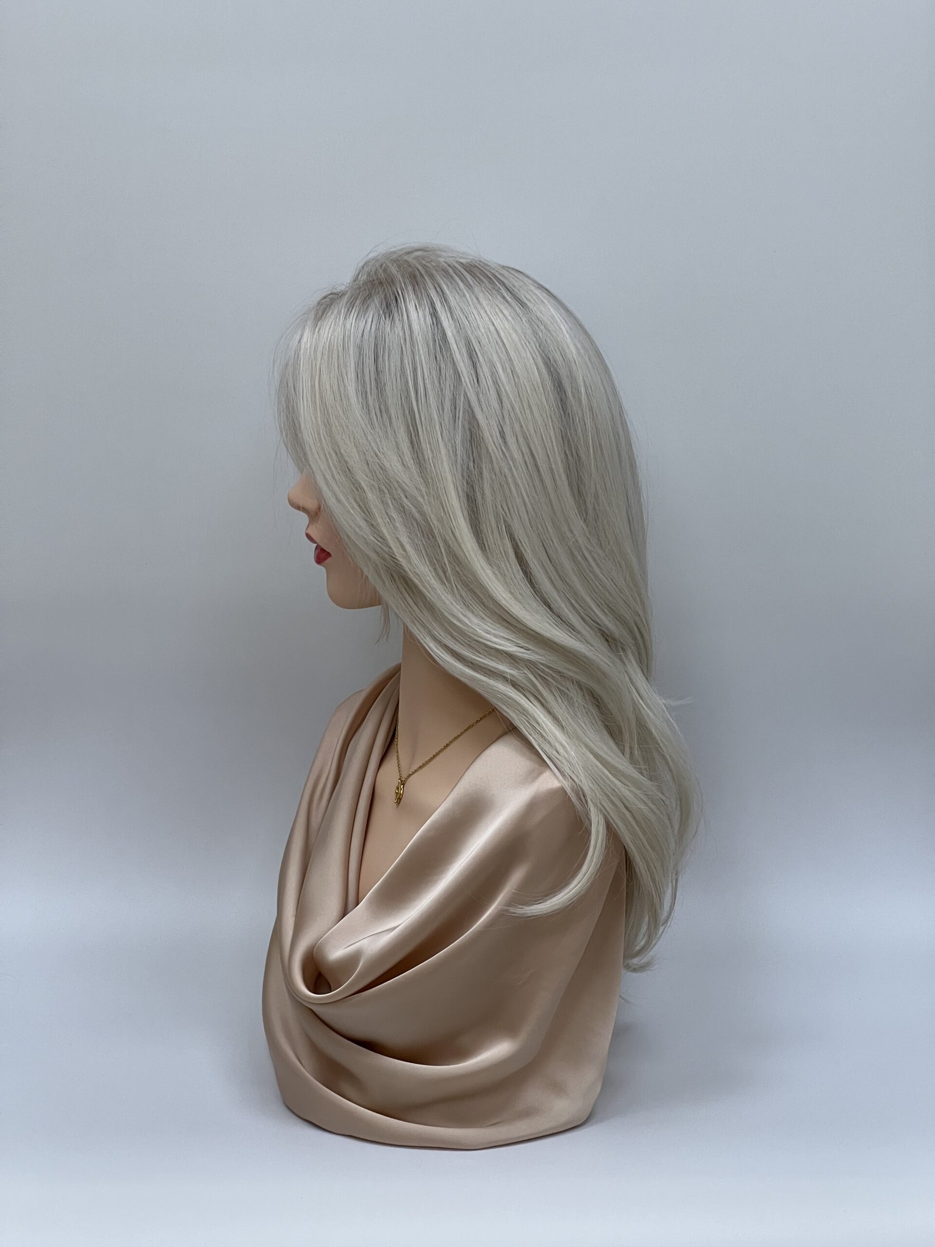 GLOWFIBER perukas Balta blondinė su tamsiomis šaknimis 55cm - Image 2