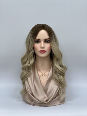 GLOWFIBER perukas Šalta blondinė su tamsiomis šaknimis 55cm