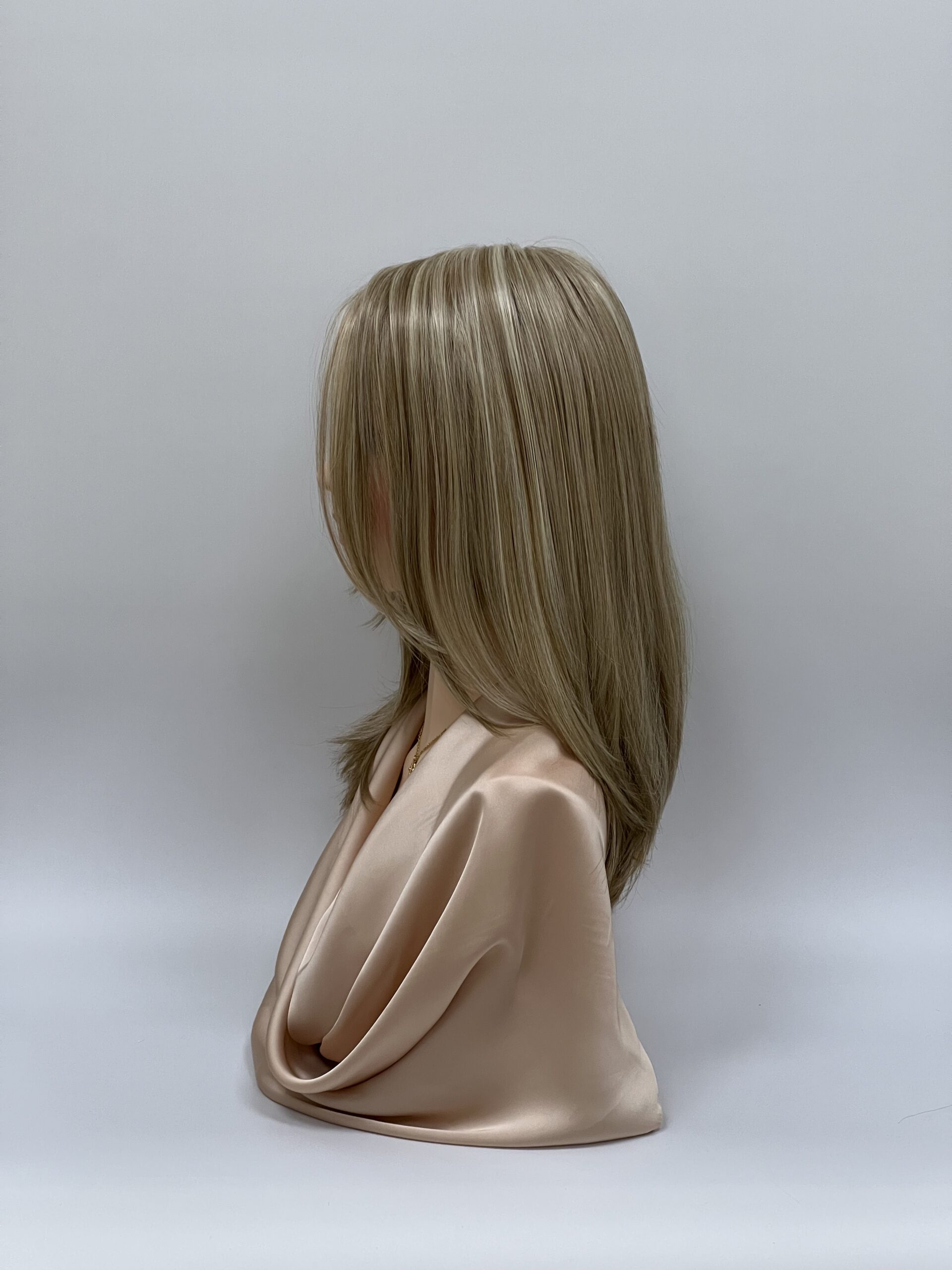 GLOWFIBER perukas Smėlinė blondinė 45cm - Image 2