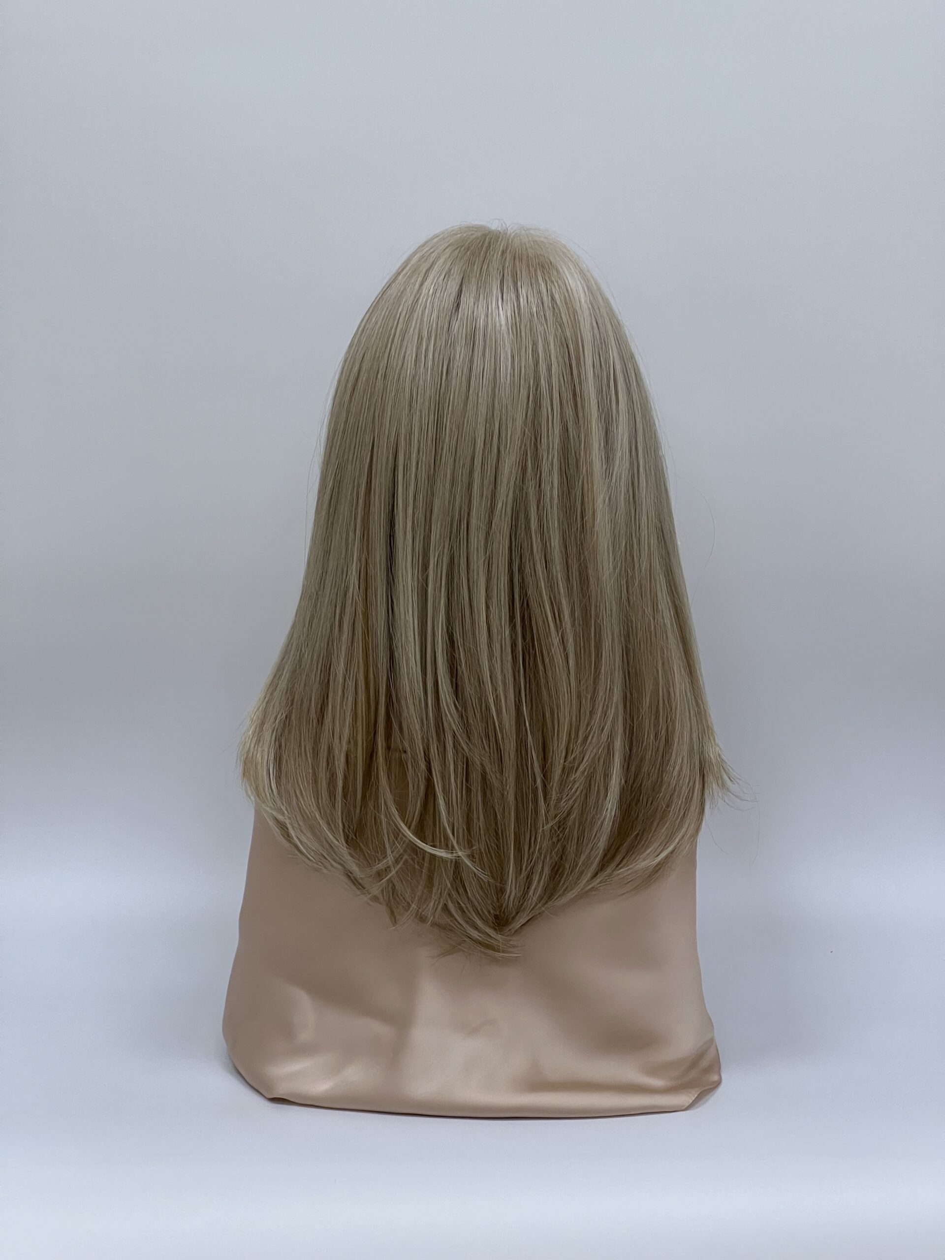 GLOWFIBER perukas Pelenų smėlio blondinė 45cm - Image 3