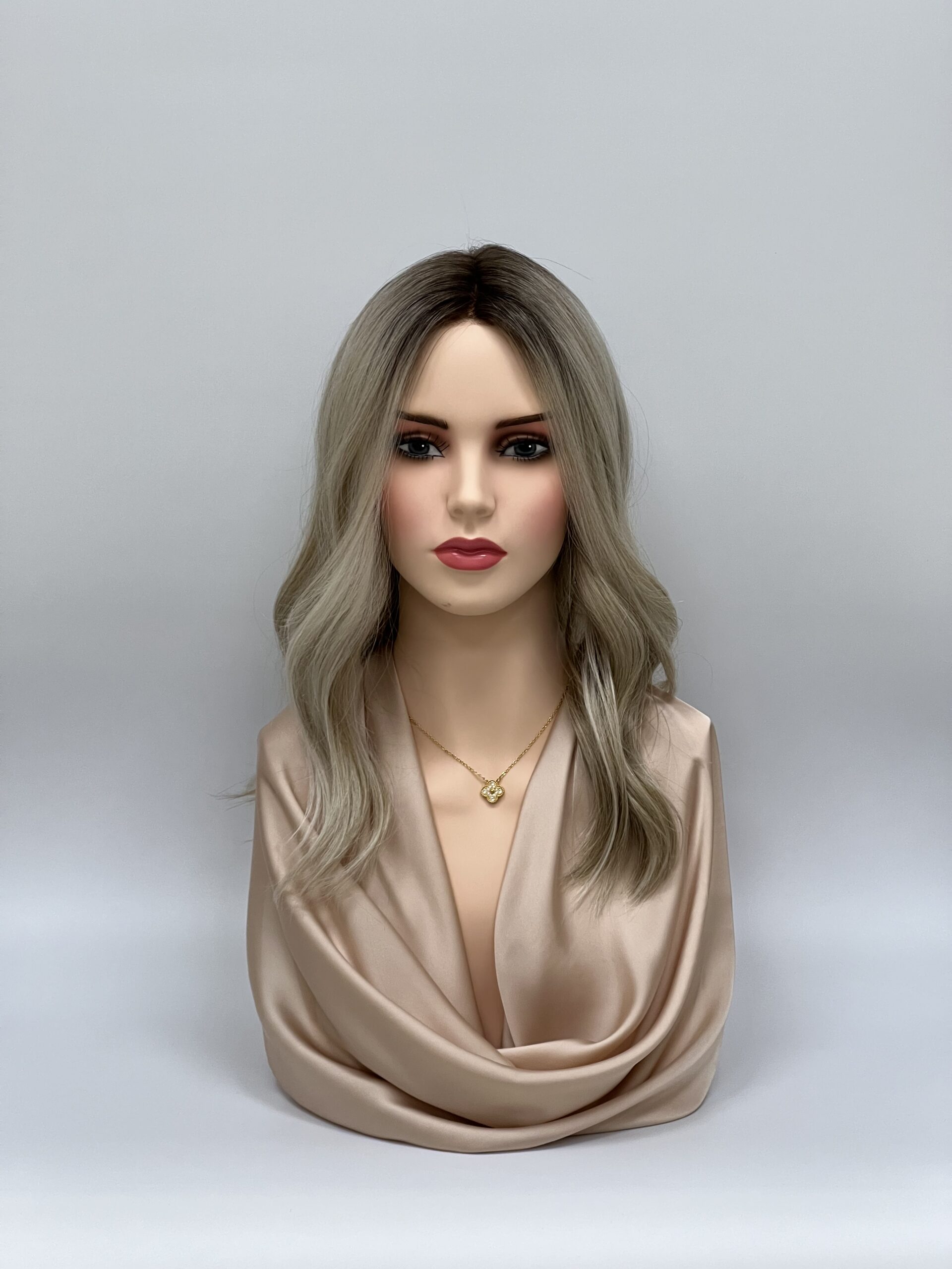 GLOWFIBER perukas Sidabrinė pelenų blondinė 50cm