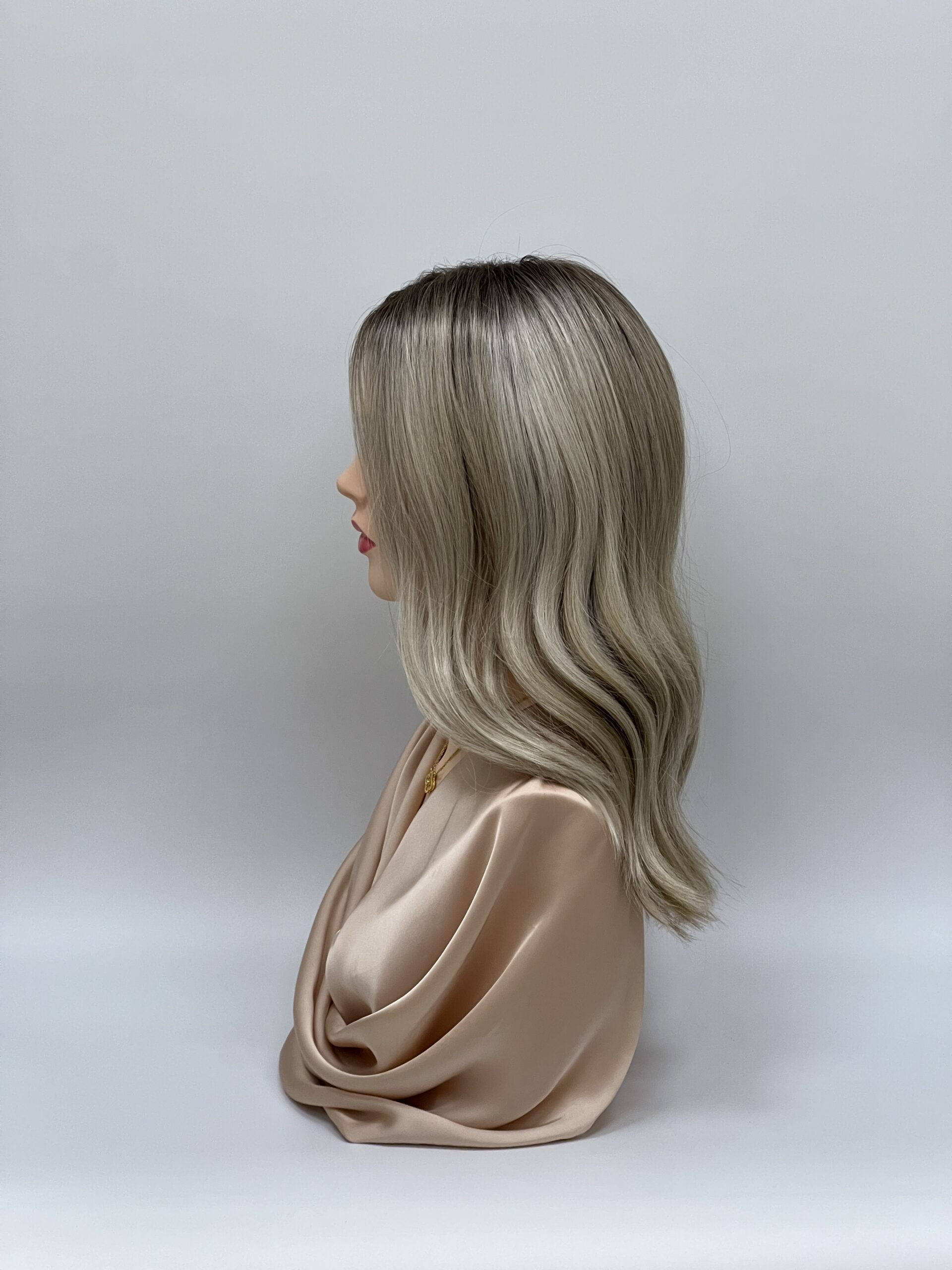 GLOWFIBER perukas Sidabrinė pelenų blondinė 50cm - Image 3