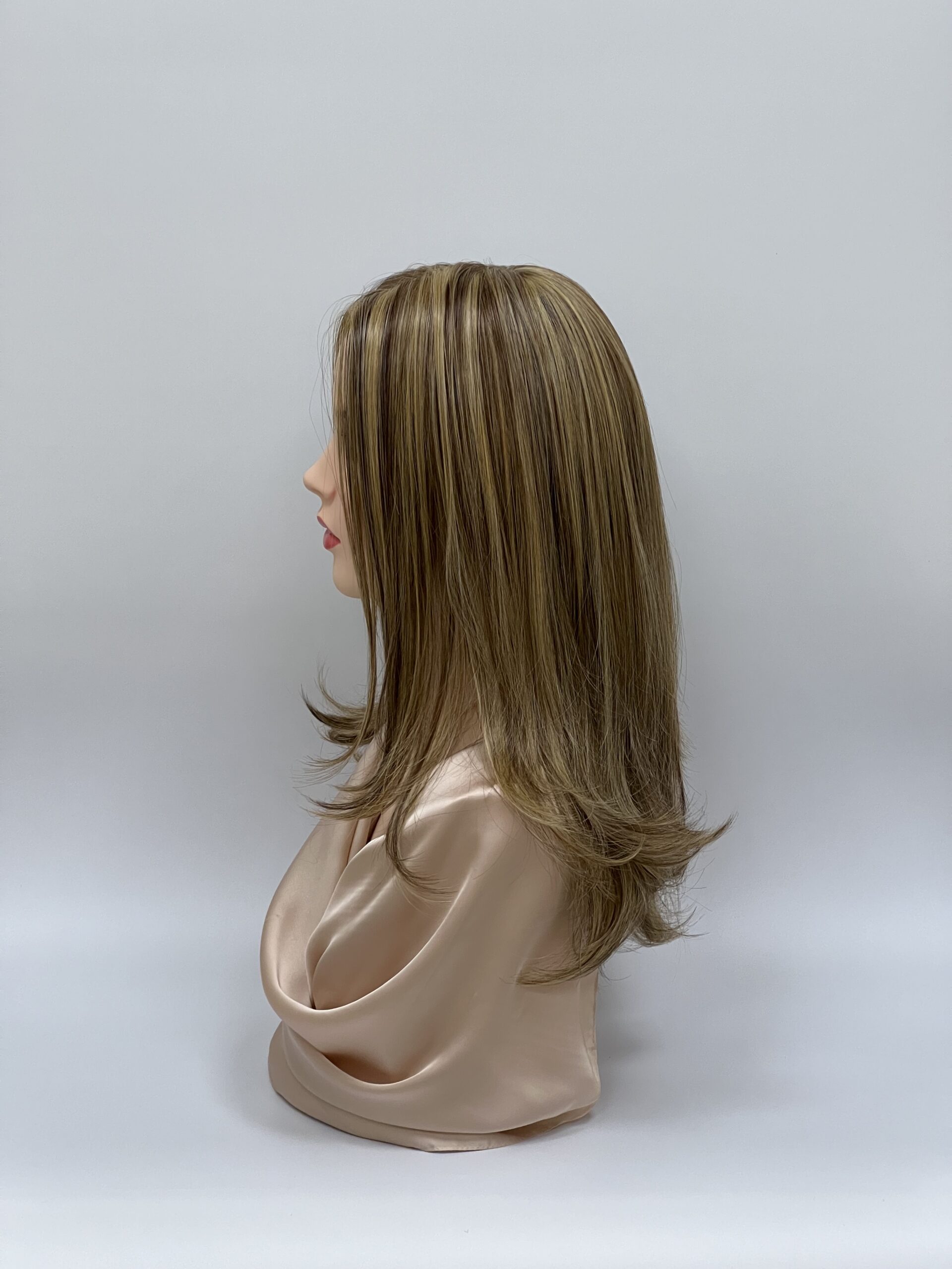 GLOWFIBER perukas Smėlinė ruda 45cm - Image 3