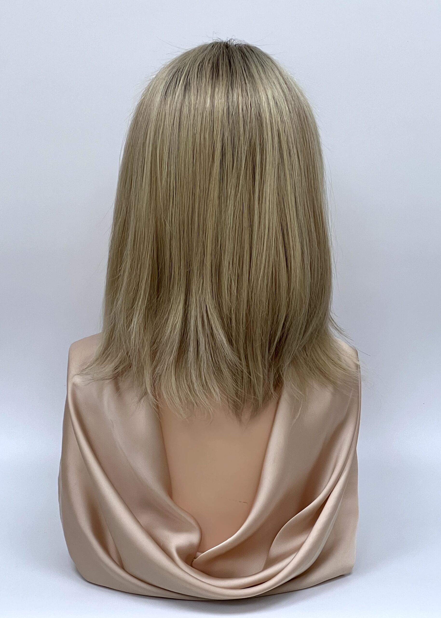 Natūralių plaukų perukas Peleninė blondinė - Image 3