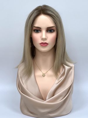 Natūralių plaukų perukas Peleninė blondinė